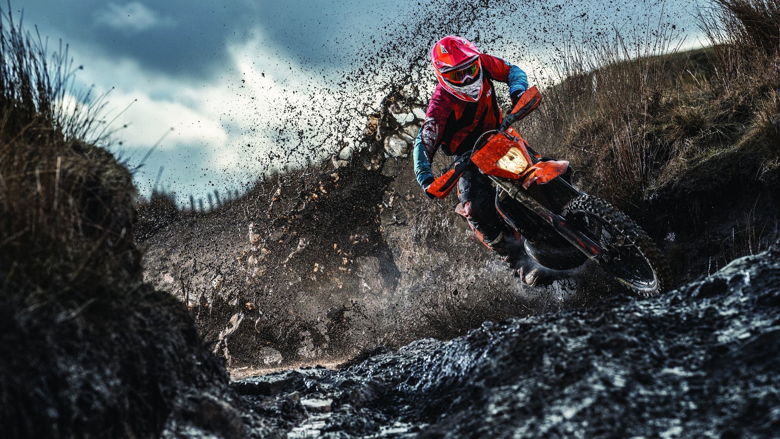 开云体育娱乐-女子足球联赛激烈对决，冠军争夺进入白热化，女子足球赛事